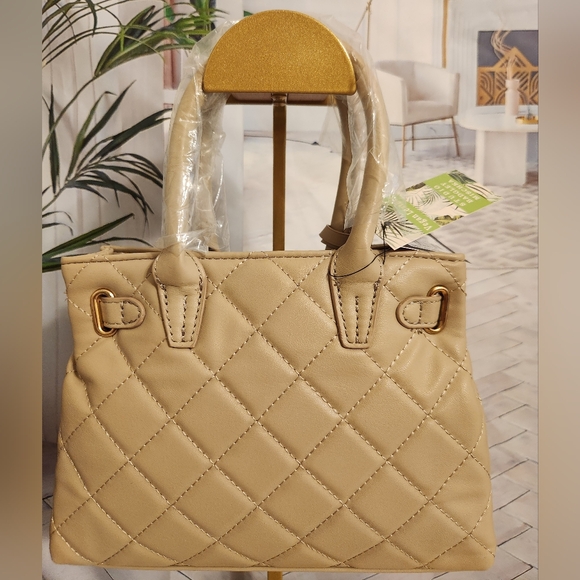 Badgley Mischka Diamond Quilted Bag With Optional Crossbody Strap In Beige! - Picture 4 of 13